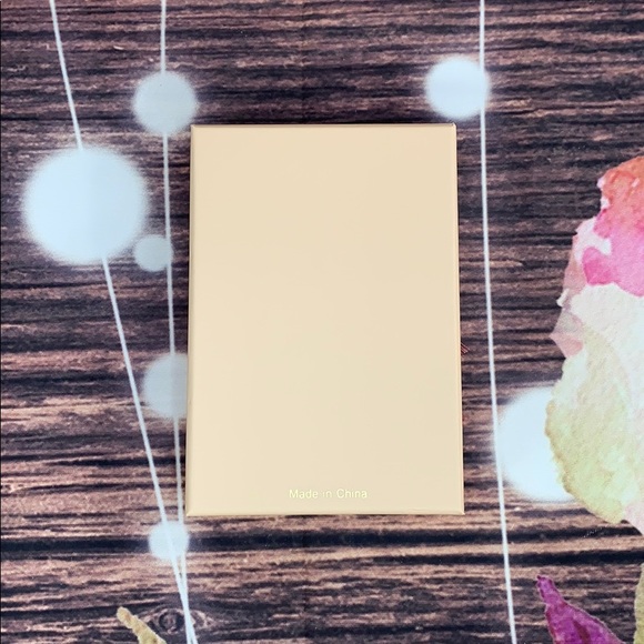 🌿New C&C 🌿CALIFORNIA BRASS LEAF CUTOUT EARRINGS - Picture 4 of 4